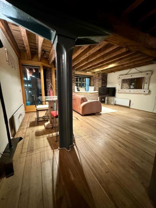 Apartment Vibrant Riverside Canary Wharf London