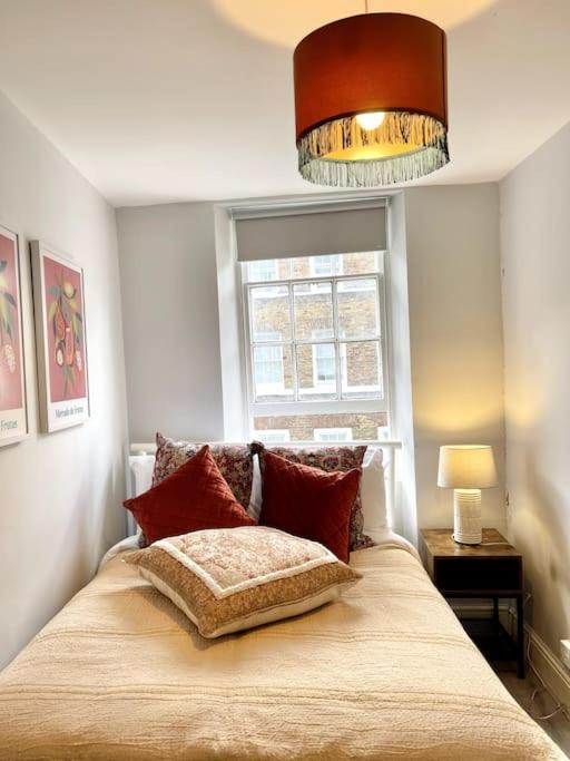Boho In The Heart Of Soho 2, Shared Apartment *