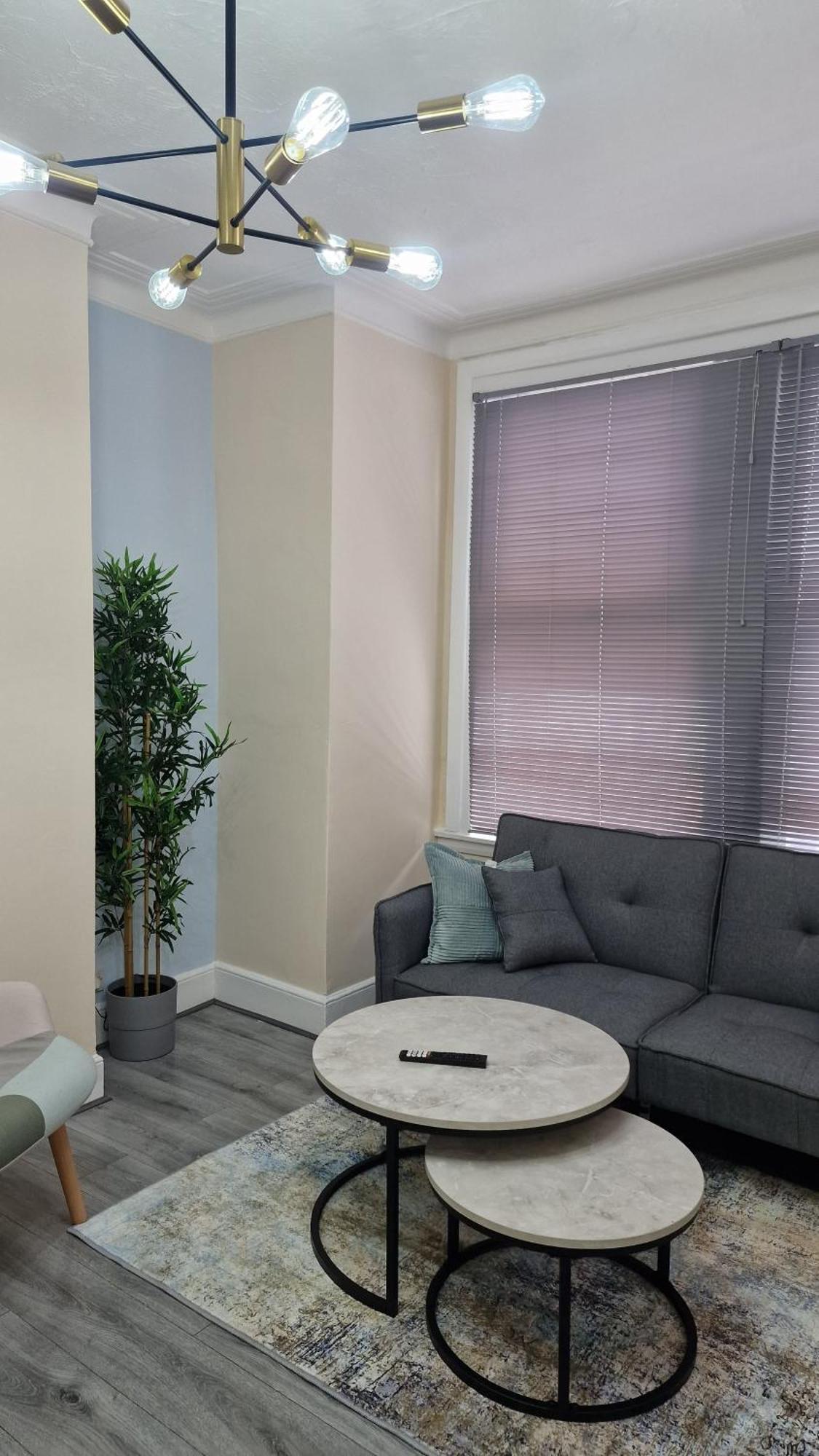 Apartment New With Large Garden London