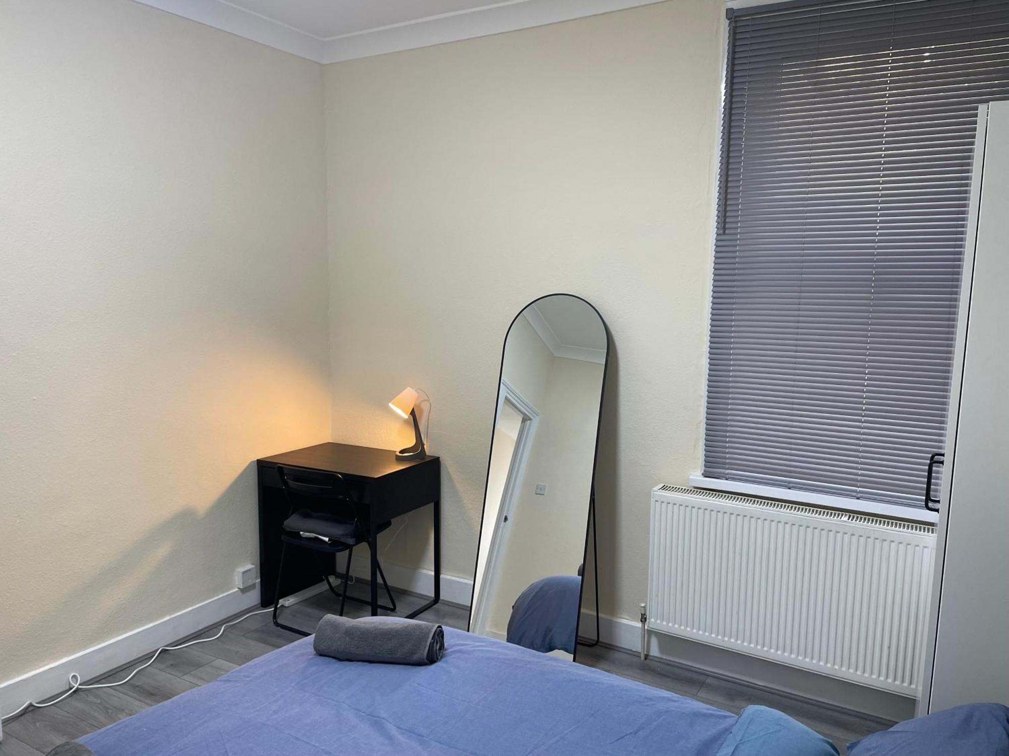 Apartment New With Large Garden London