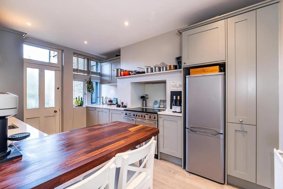 Quiet 2bedrooms Near *