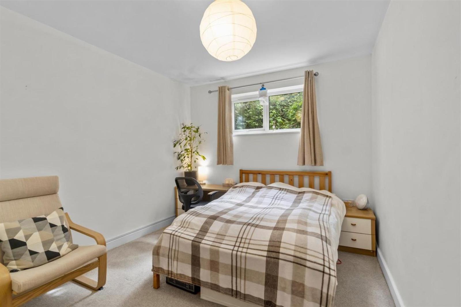 Quiet 2bedrooms Near *