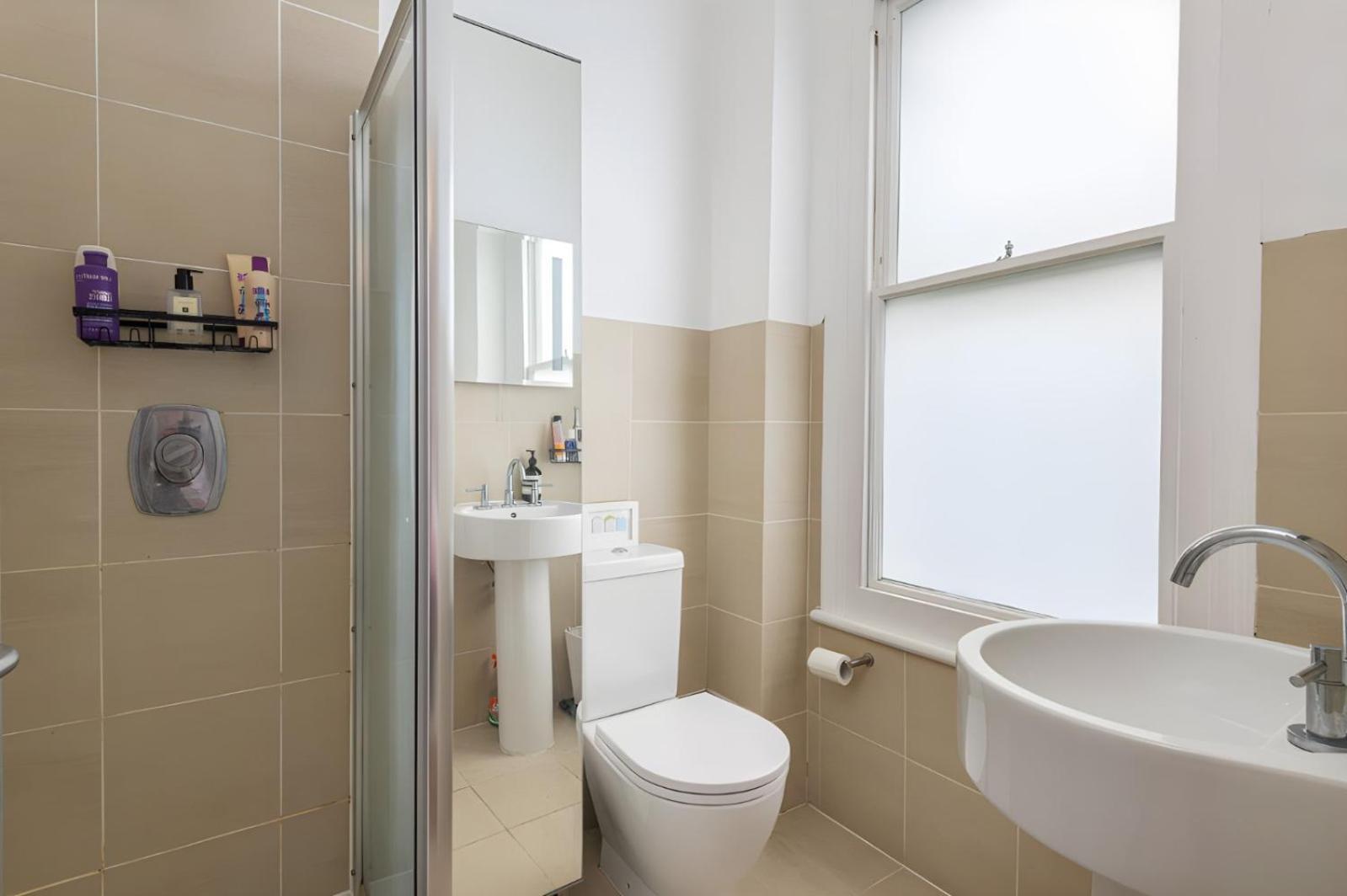 Quiet 2bedrooms Near Apartment London