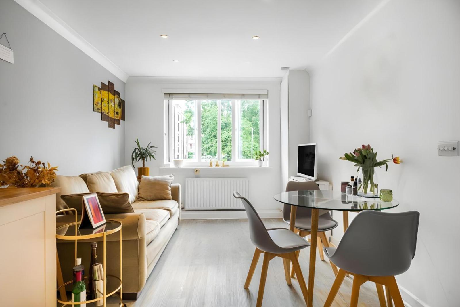 Quiet 2bedrooms Near Apartment London