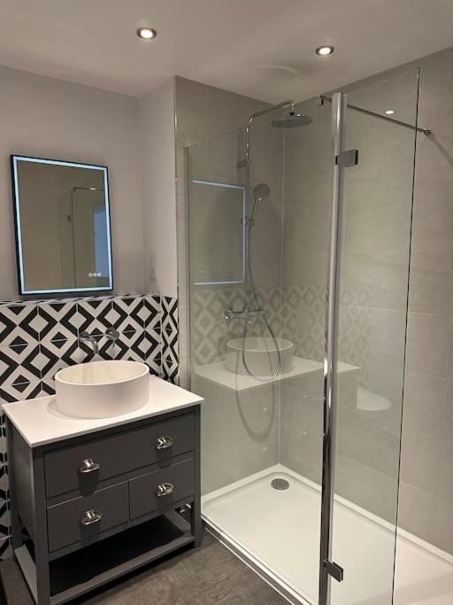 Apartment 1bed Flat With Views - 1min Walk To Tube Station London