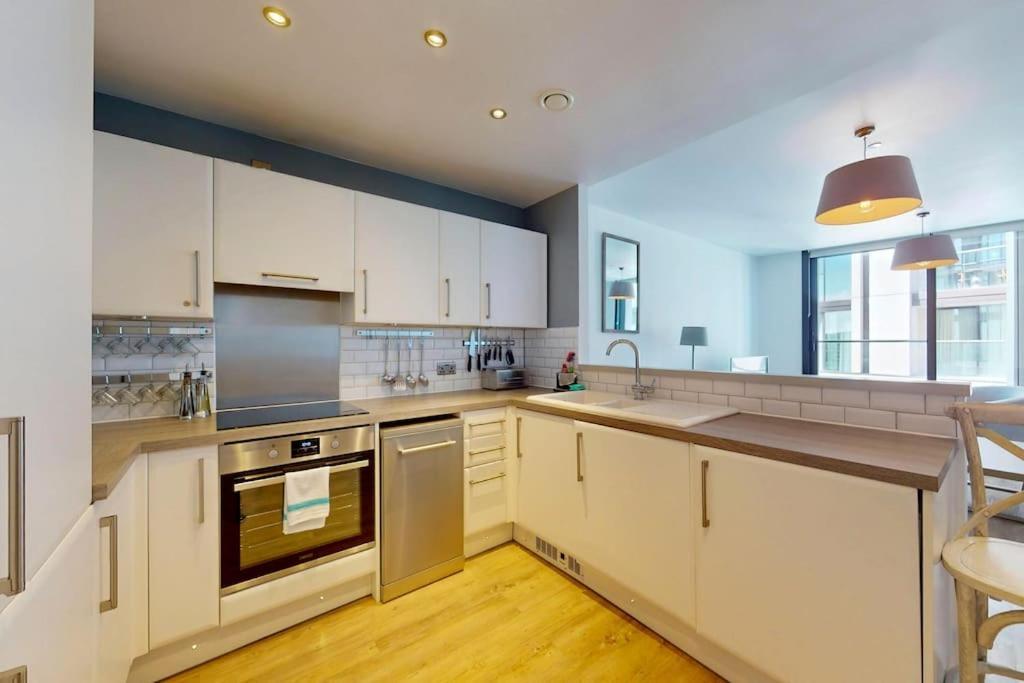 1bed Flat With Views - 1min Walk To Tube Station