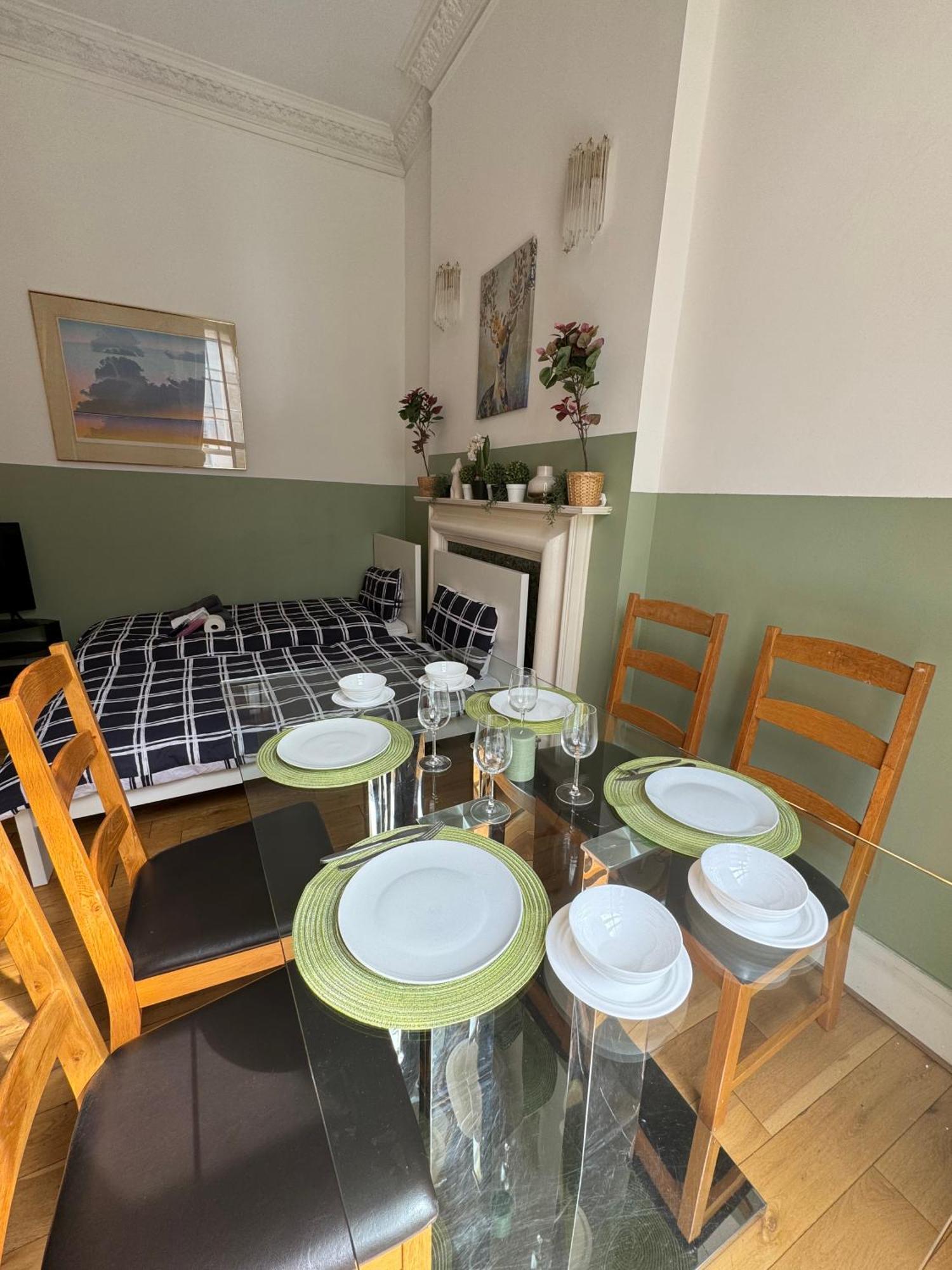 Apartment And Affordable Flat For 6 People In Zone 1 - Baker Street - With Breakfast Included
