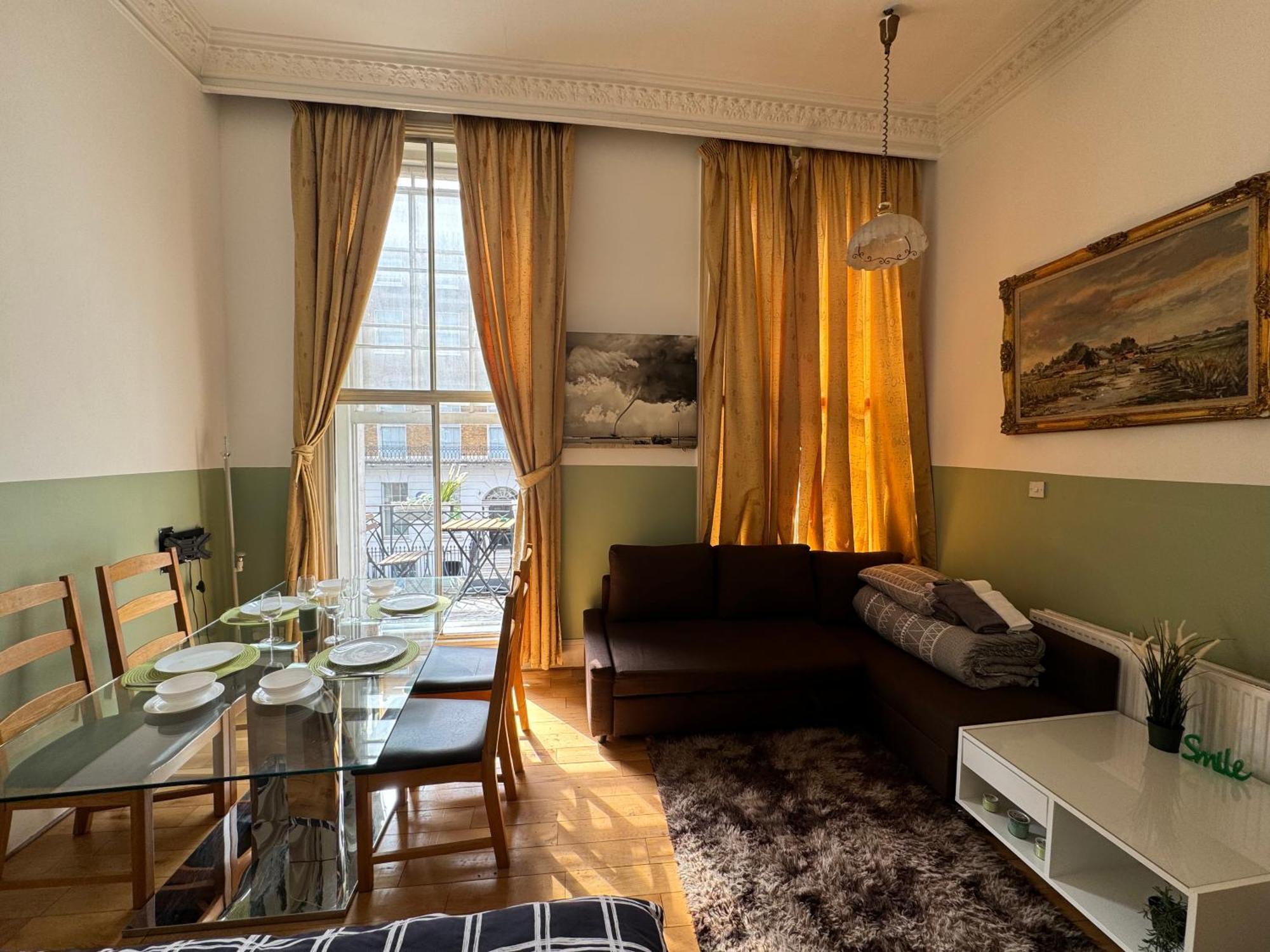 And Affordable Flat For 6 People In Zone 1 - Baker Street - With Breakfast Included * London