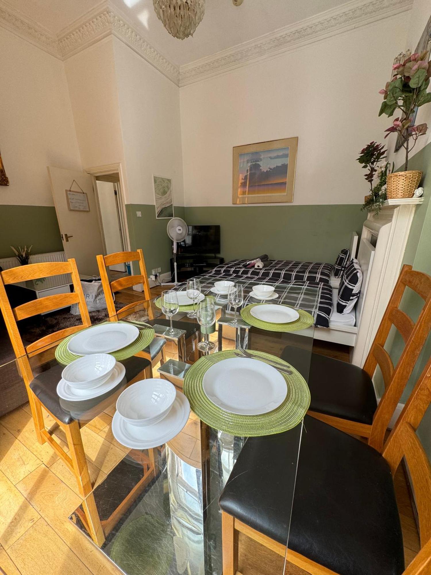 Apartment And Affordable Flat For 6 People In Zone 1 - Baker Street - With Breakfast Included *