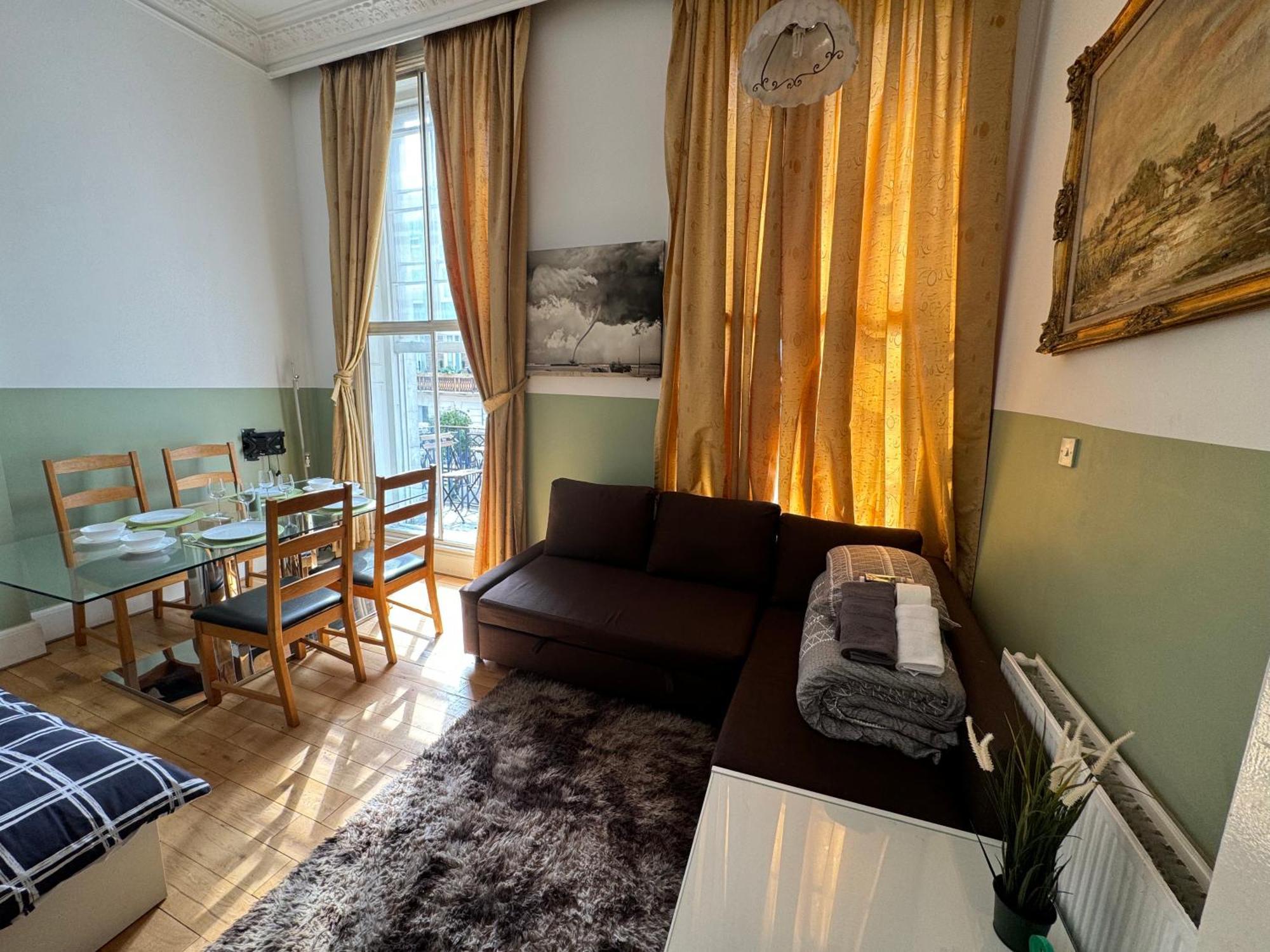 And Affordable Flat For 6 People In Zone 1 - Baker Street - With Breakfast Included *