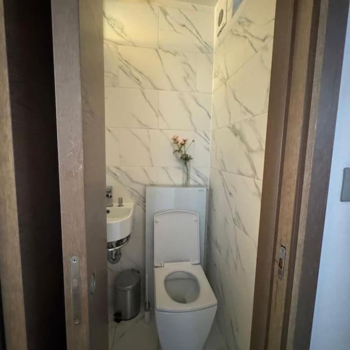 Modern Apartment *