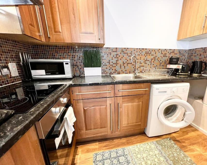 Lovely 1bdr Flat Next To Earls Court Station Apartment *