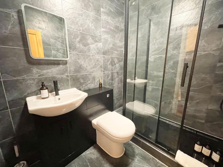 Lovely 1bdr Flat Next To Earls Court Station Apartment London