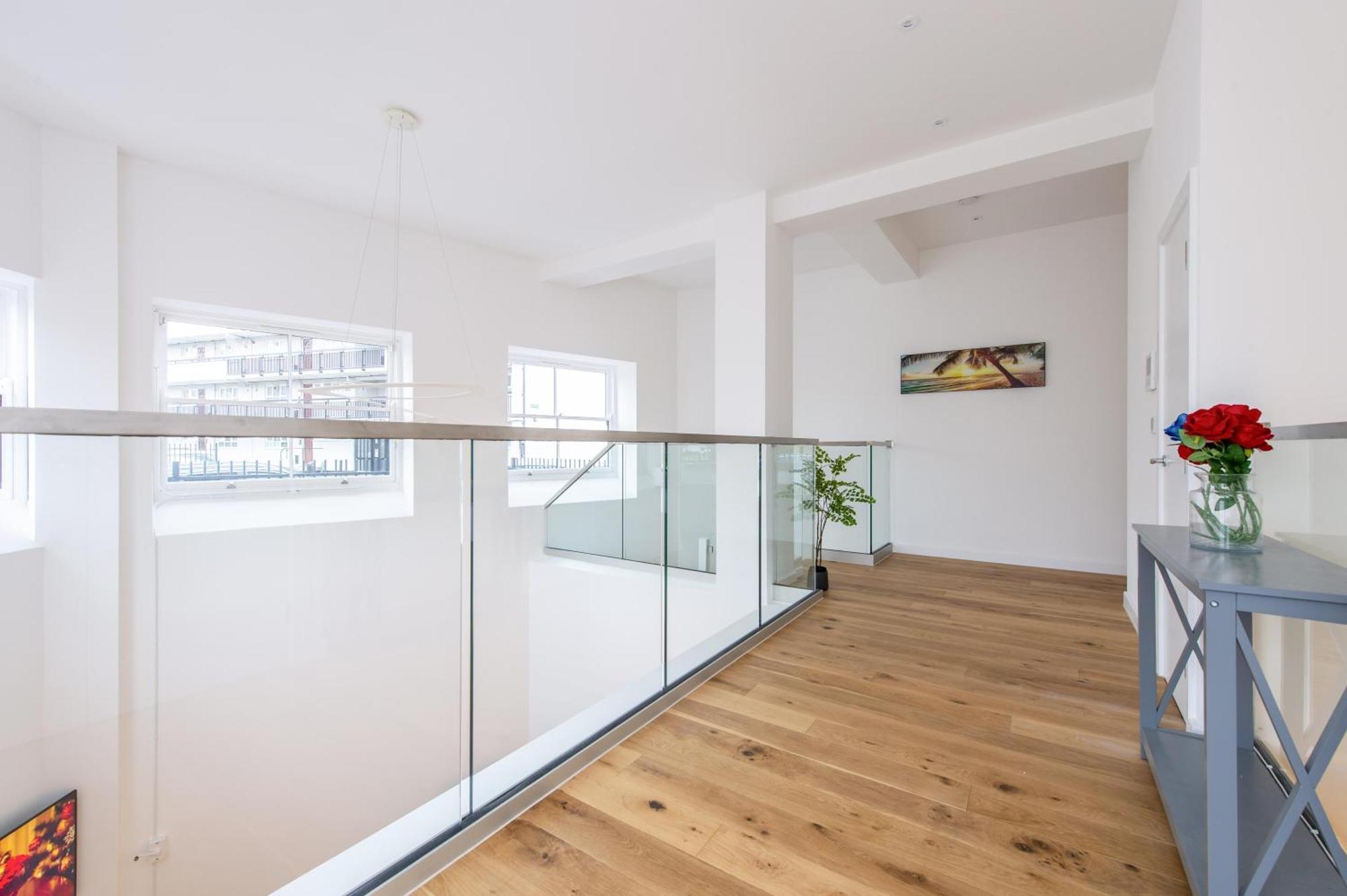 Exquisite 3br Duplex Air-con& Amenities Apartment London