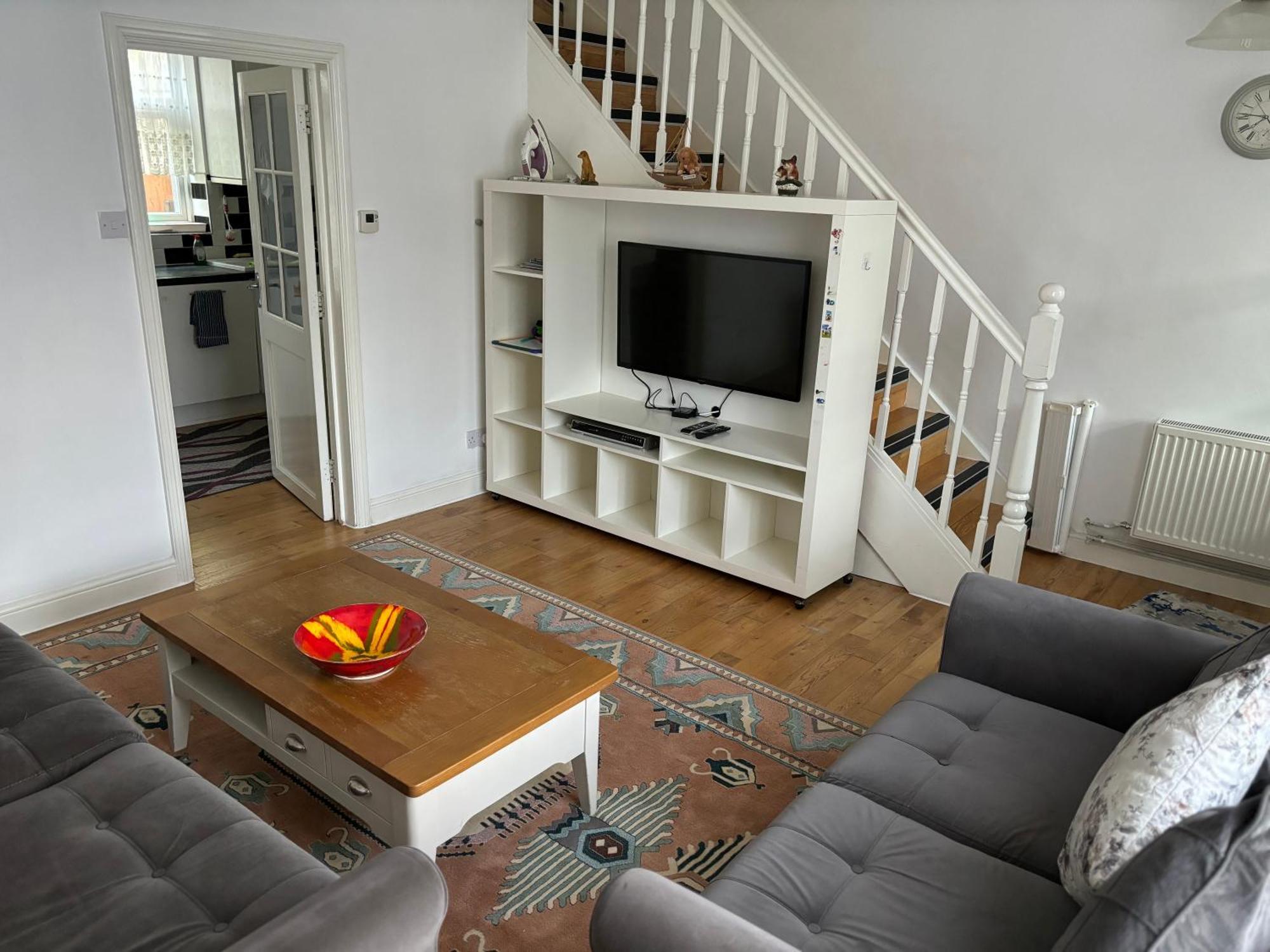 Spacious 2 Bedroom House With Garden London