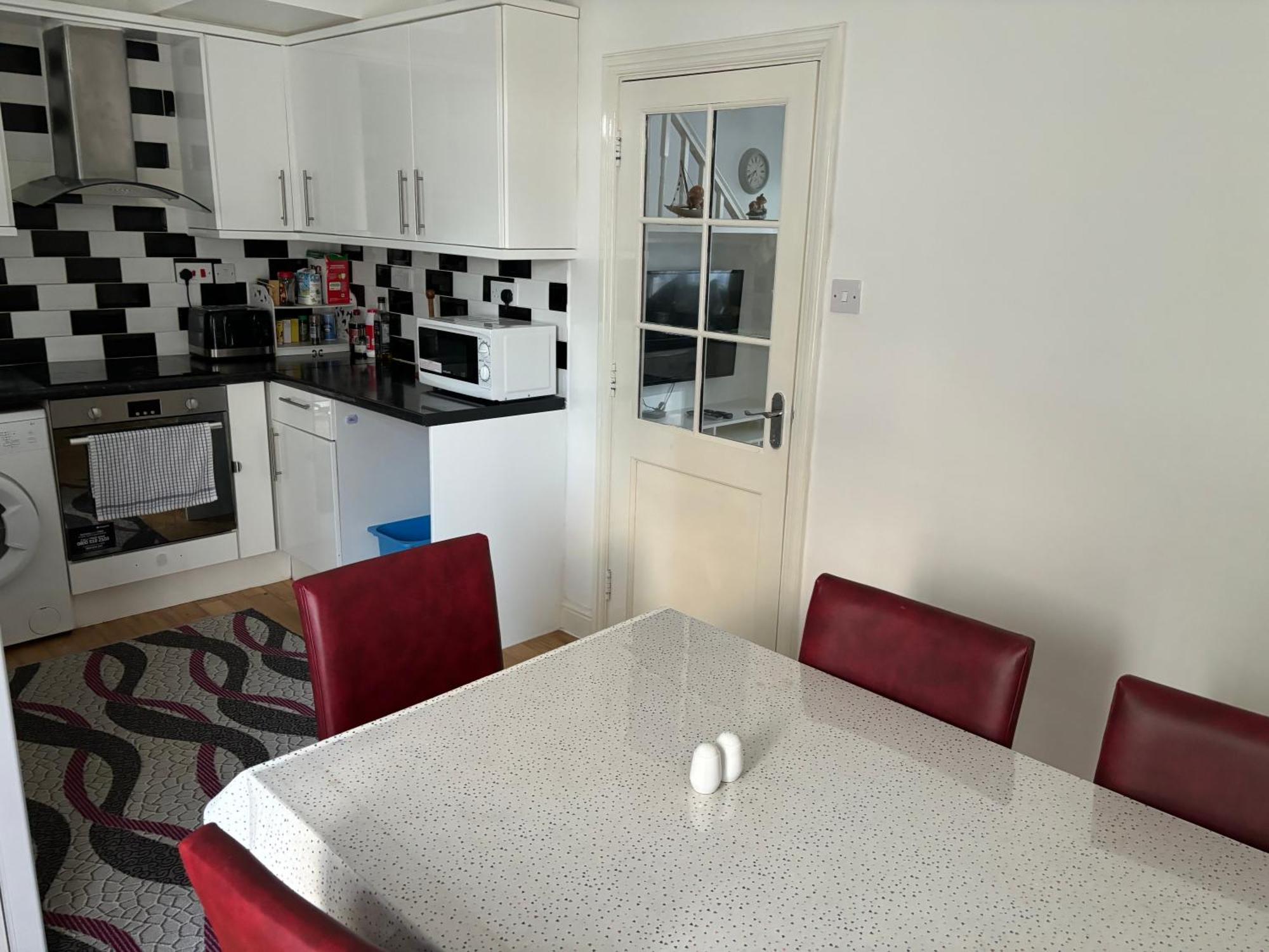 Apartment Spacious 2 Bedroom House With Garden London