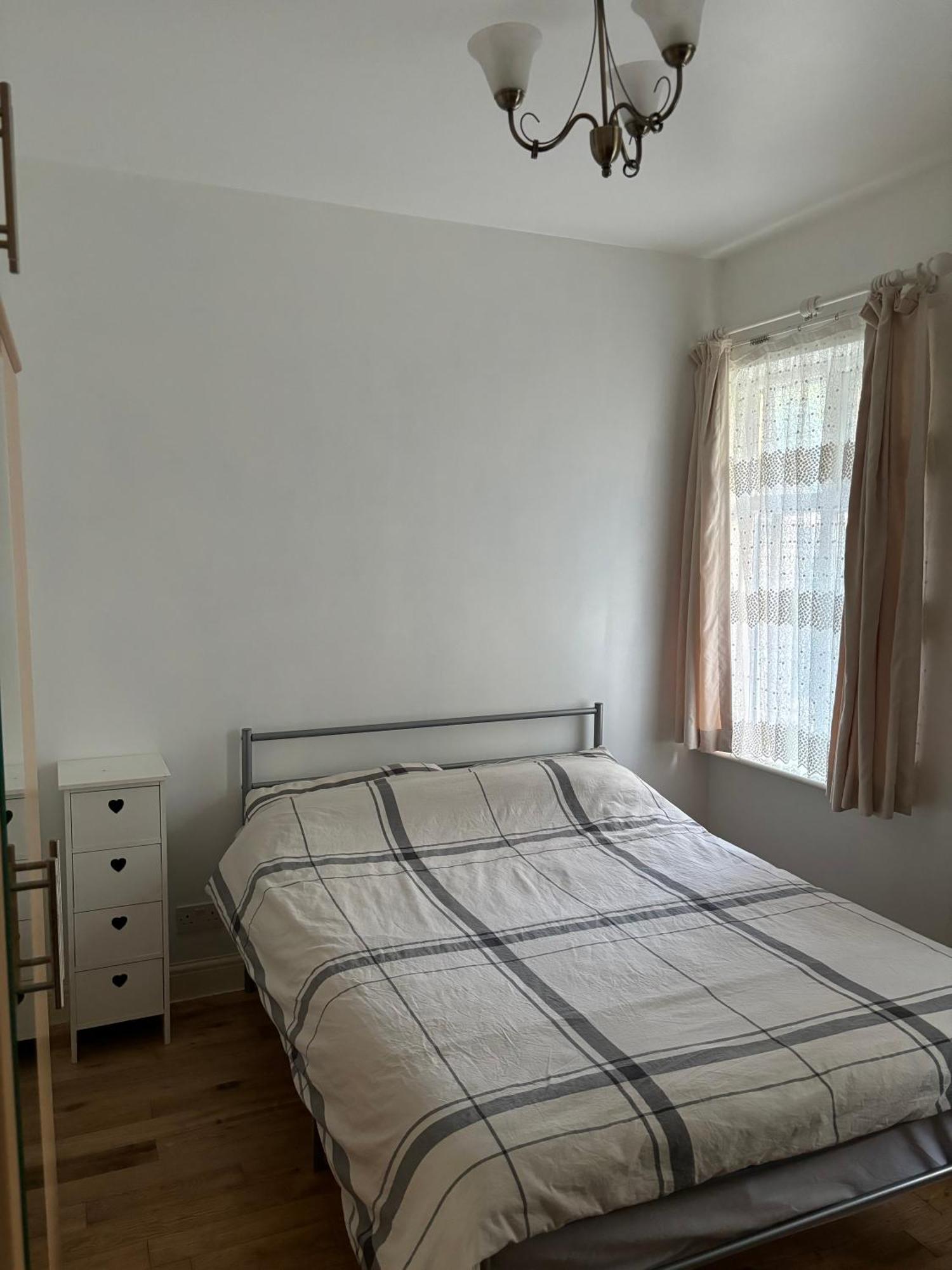 Apartment Spacious 2 Bedroom House With Garden