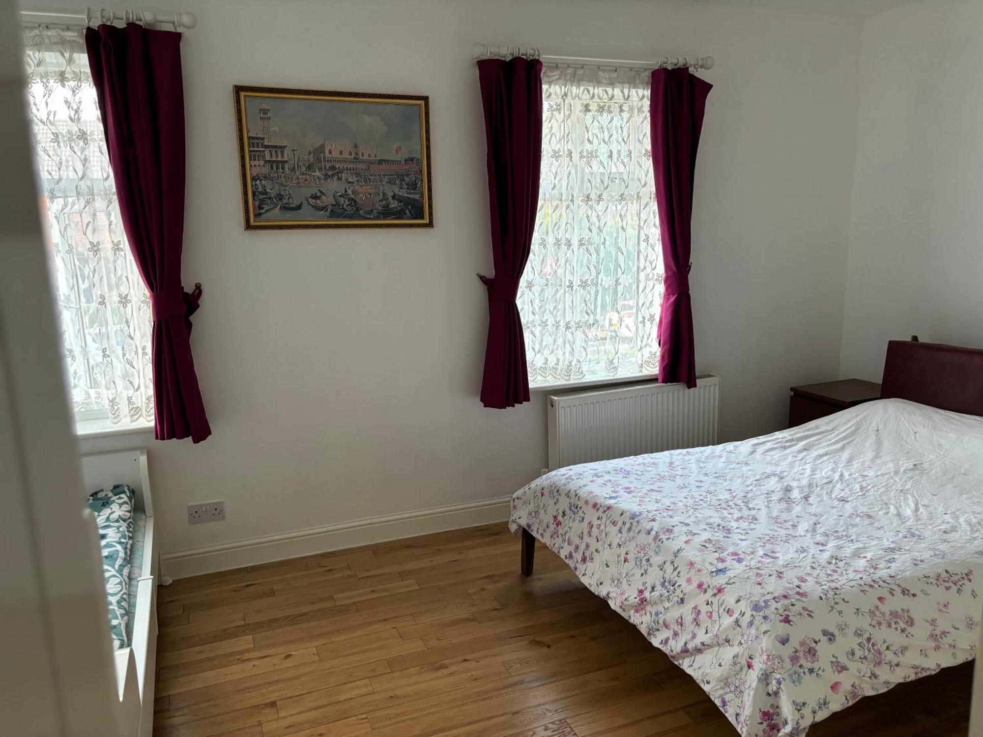 Spacious 2 Bedroom House With Garden * London