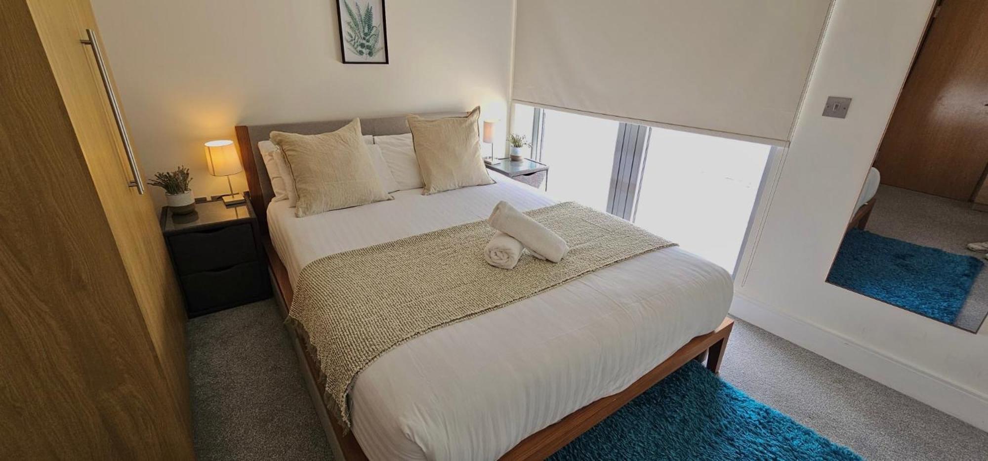 Apartment Spacious 3-bed 3-bath Luxury With Balcony Hyde Park