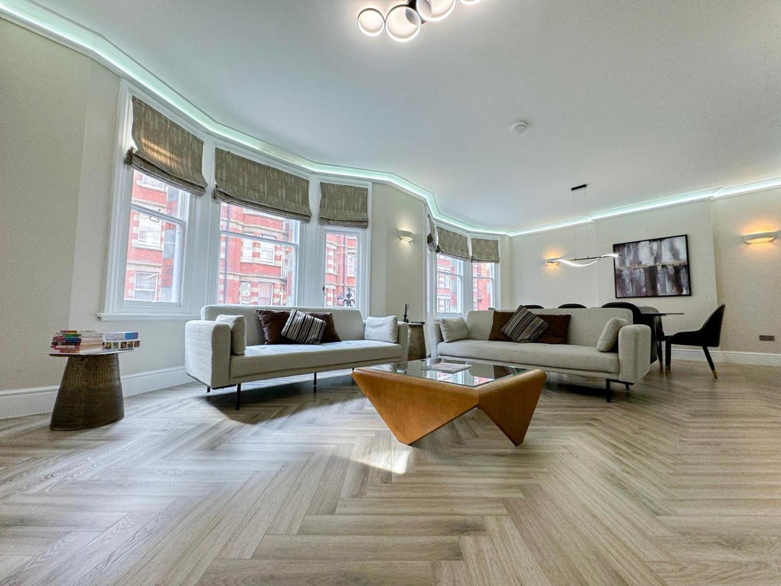 Lux 4 Bedroom In Baker St Near Regent's Park London