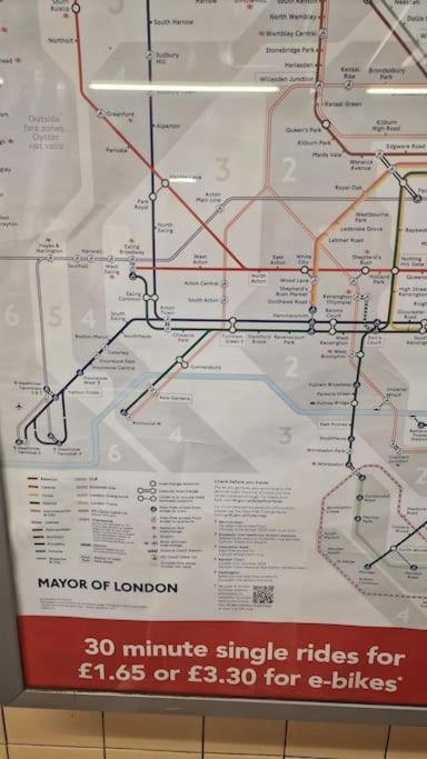 Oxford Circus - 20Min Tube ,1Gb Fibre Wifi, 2Min To Tube & Heathrow, Free Snacks & Toiletries, 2 New Smart Tvs & Sofabed London