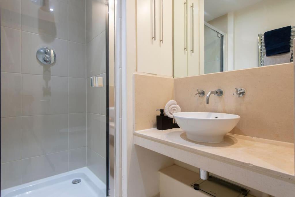 24hr Concierge, Gym, Pool, Museum, Shopping Centre Apartamento *
