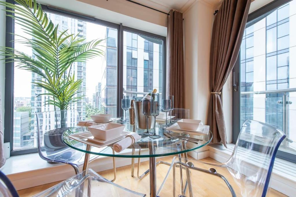 24hr Concierge, Gym, Pool, Museum, Shopping Centre Apartamento