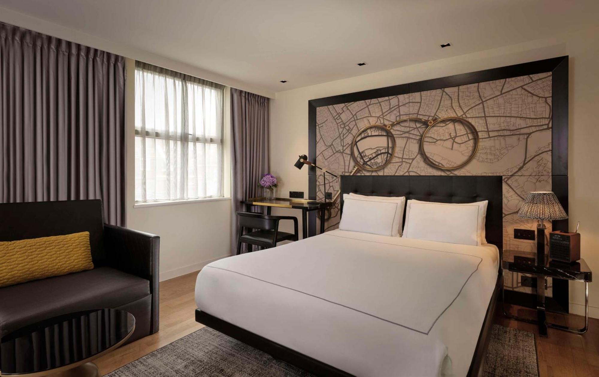 Hotel Holmes 4*