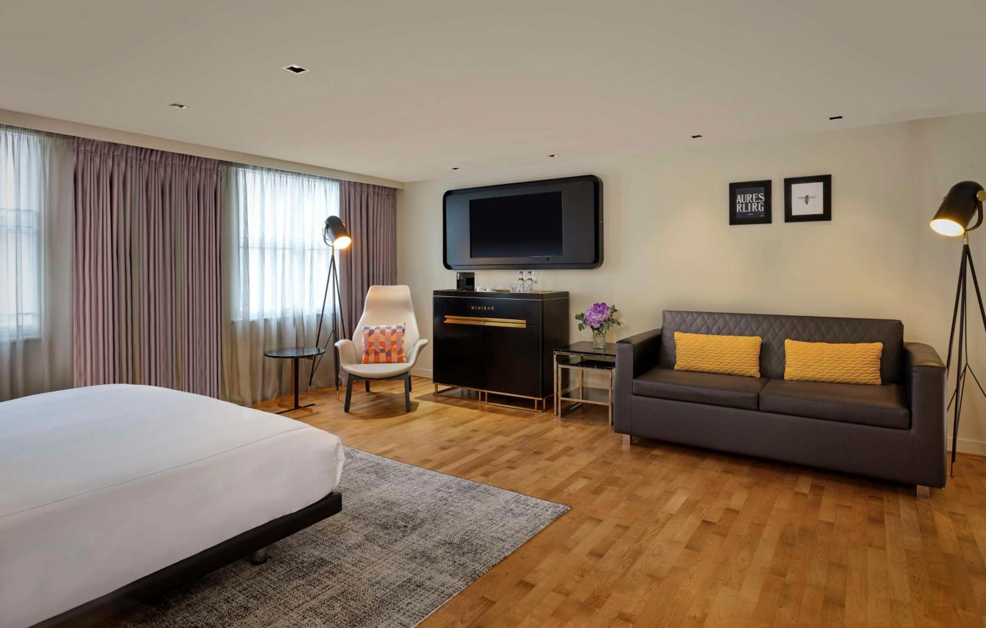 Holmes Hotel