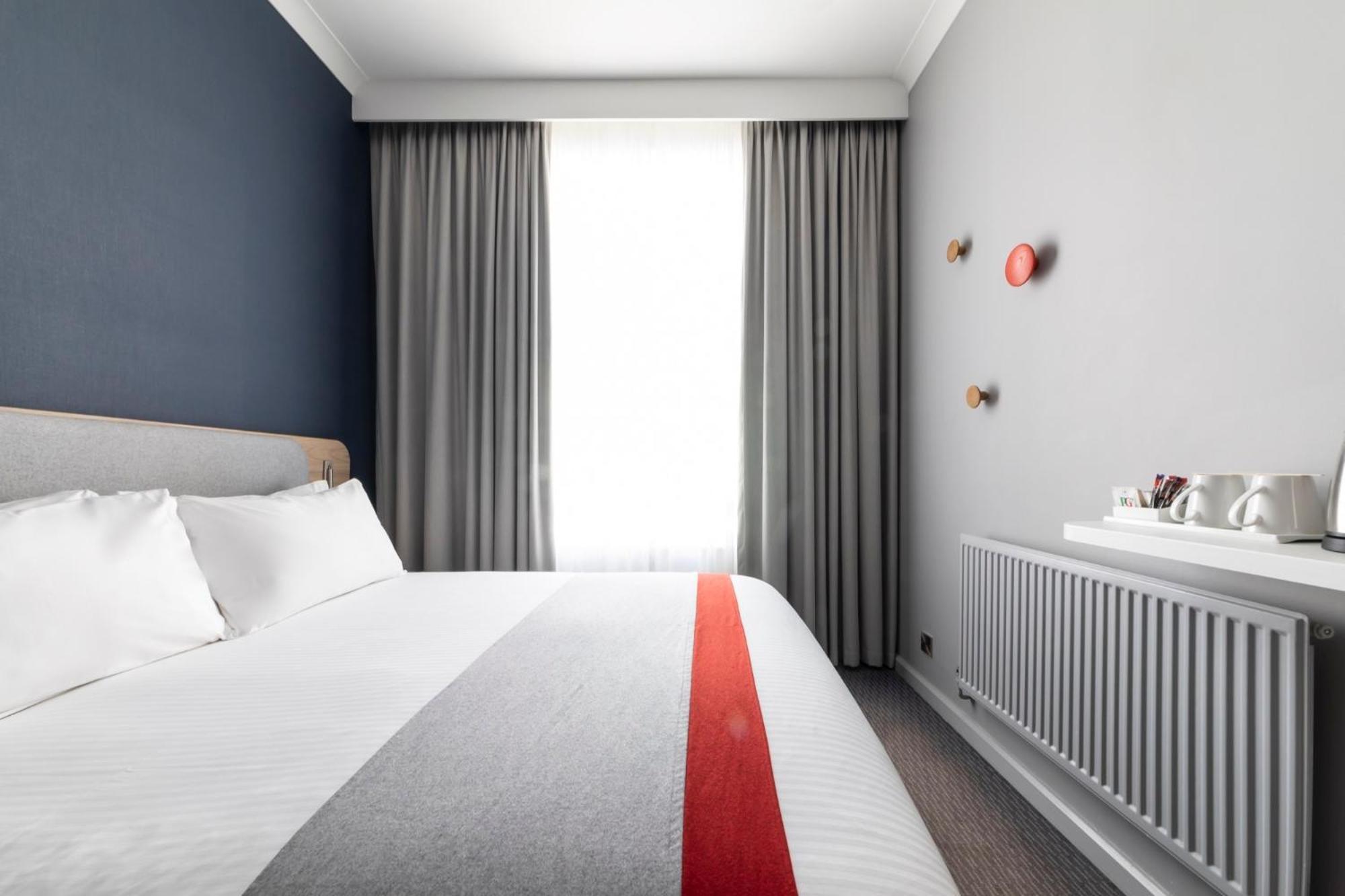 Express Victoria By Ihg Hotel