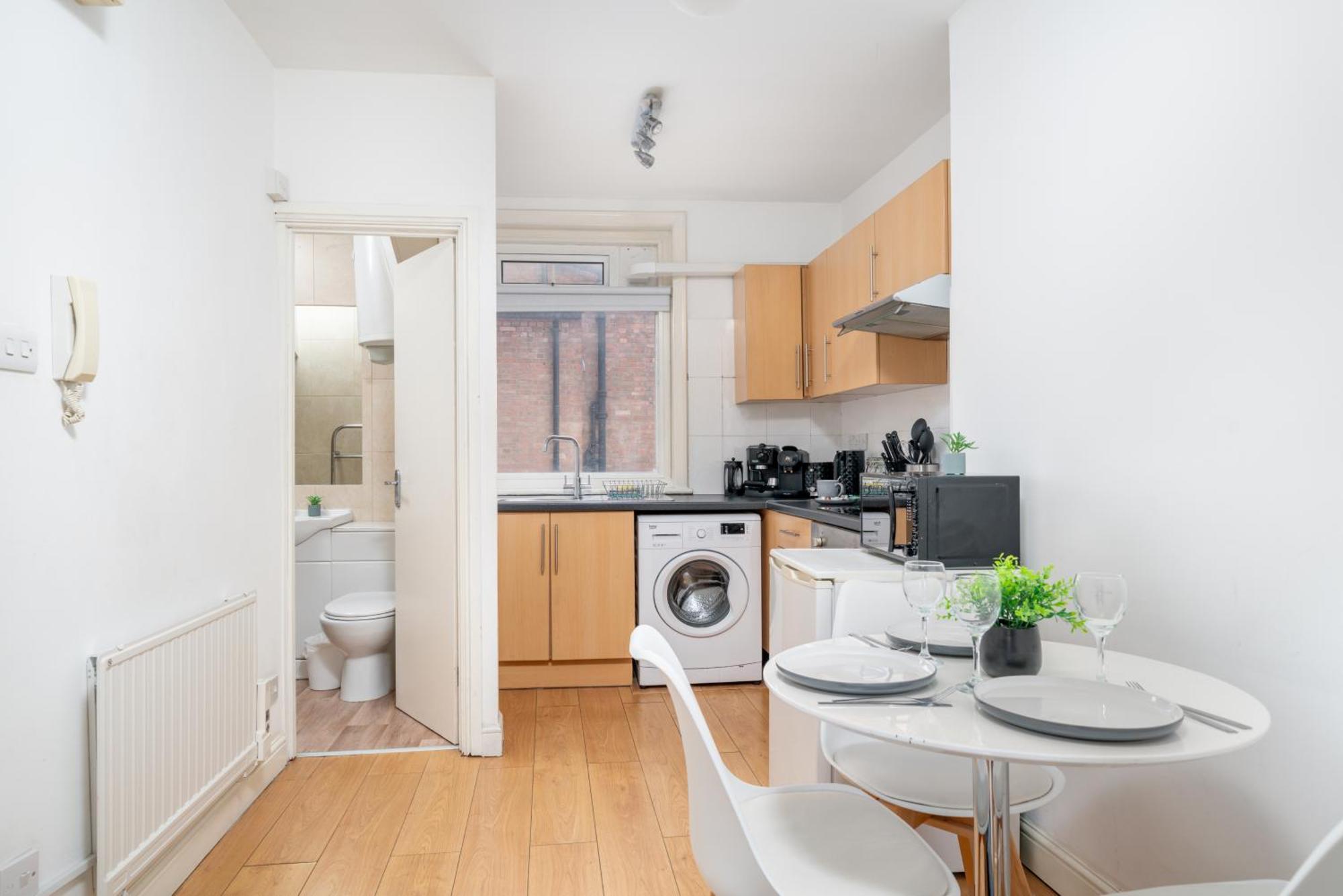 Carnaby & Oxford Street - Soho - One Bedroom - Double Bed & Sofabed * London