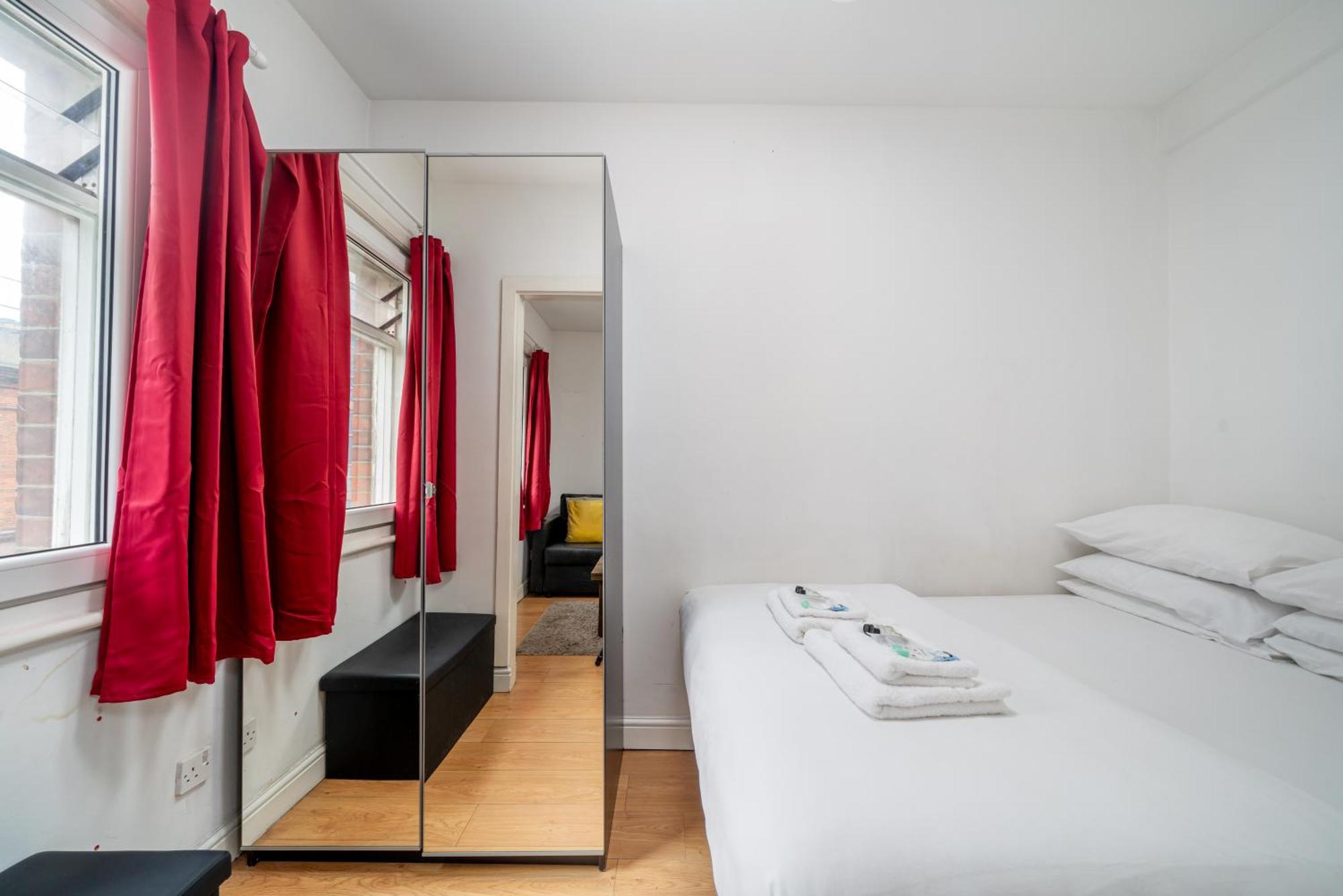 Carnaby & Oxford Street - Soho - One Bedroom - Double Bed & Sofabed Apartment London