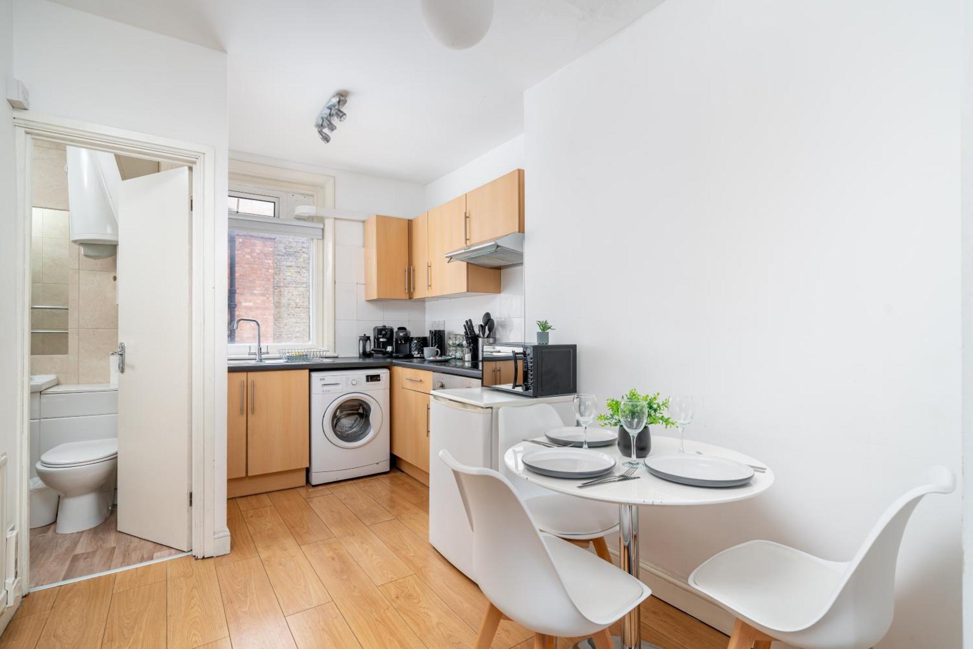Carnaby & Oxford Street - Soho - One Bedroom - Double Bed & Sofabed *