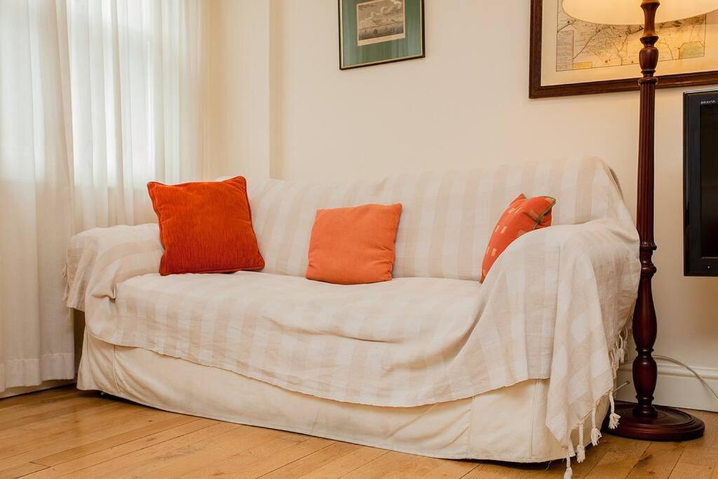 Bright 2 Bedroom Flat In London