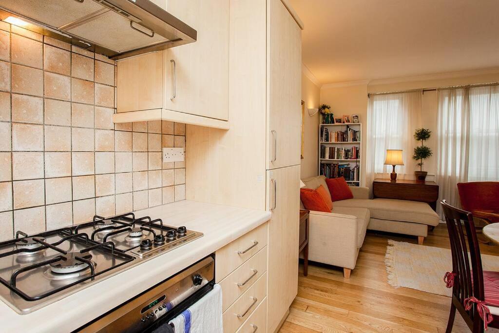 Apartment Bright 2 Bedroom Flat In