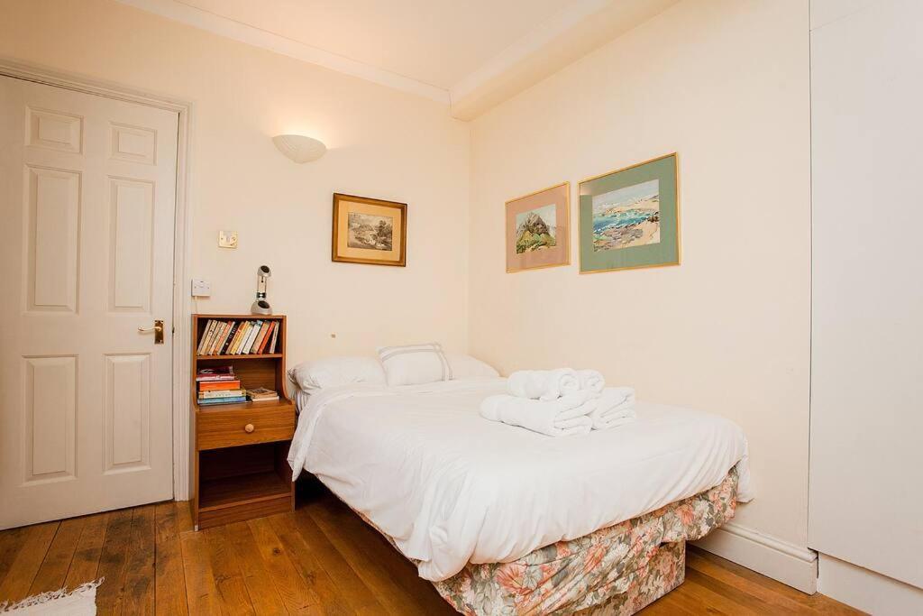 Apartment Bright 2 Bedroom Flat In London