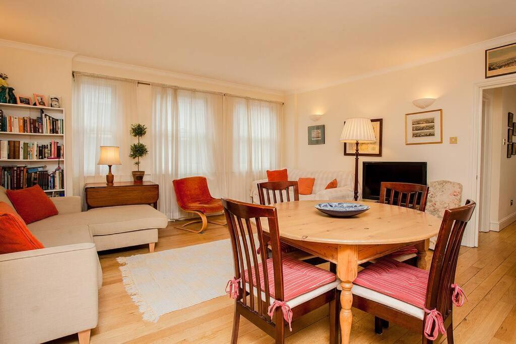 Apartment Bright 2 Bedroom Flat In *