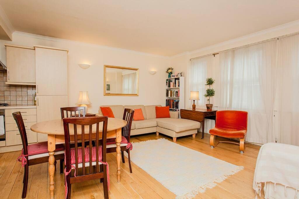 Apartment Bright 2 Bedroom Flat In