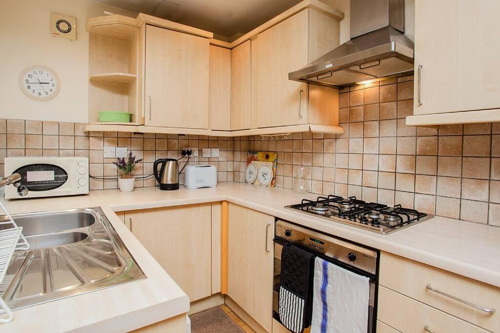 Apartment Bright 2 Bedroom Flat In London
