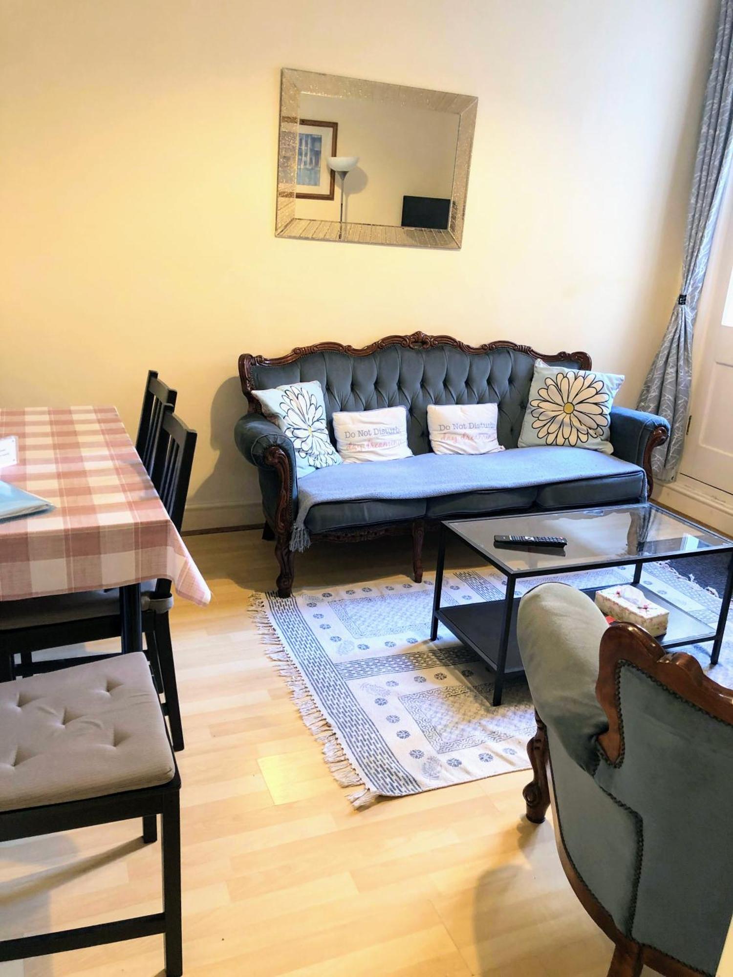 Apartment Spacious West 2 Bedroom *
