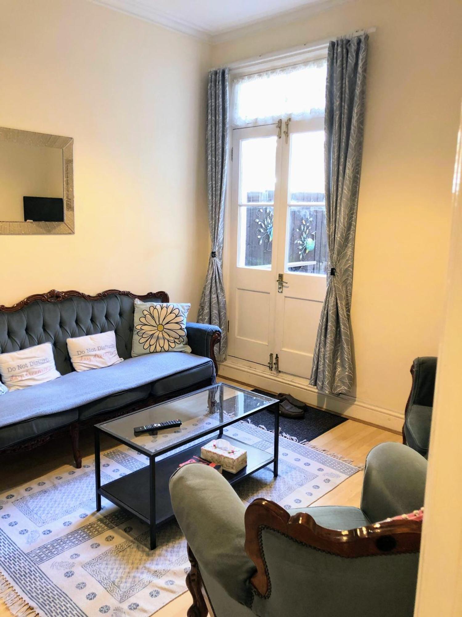 Apartment Spacious West 2 Bedroom London