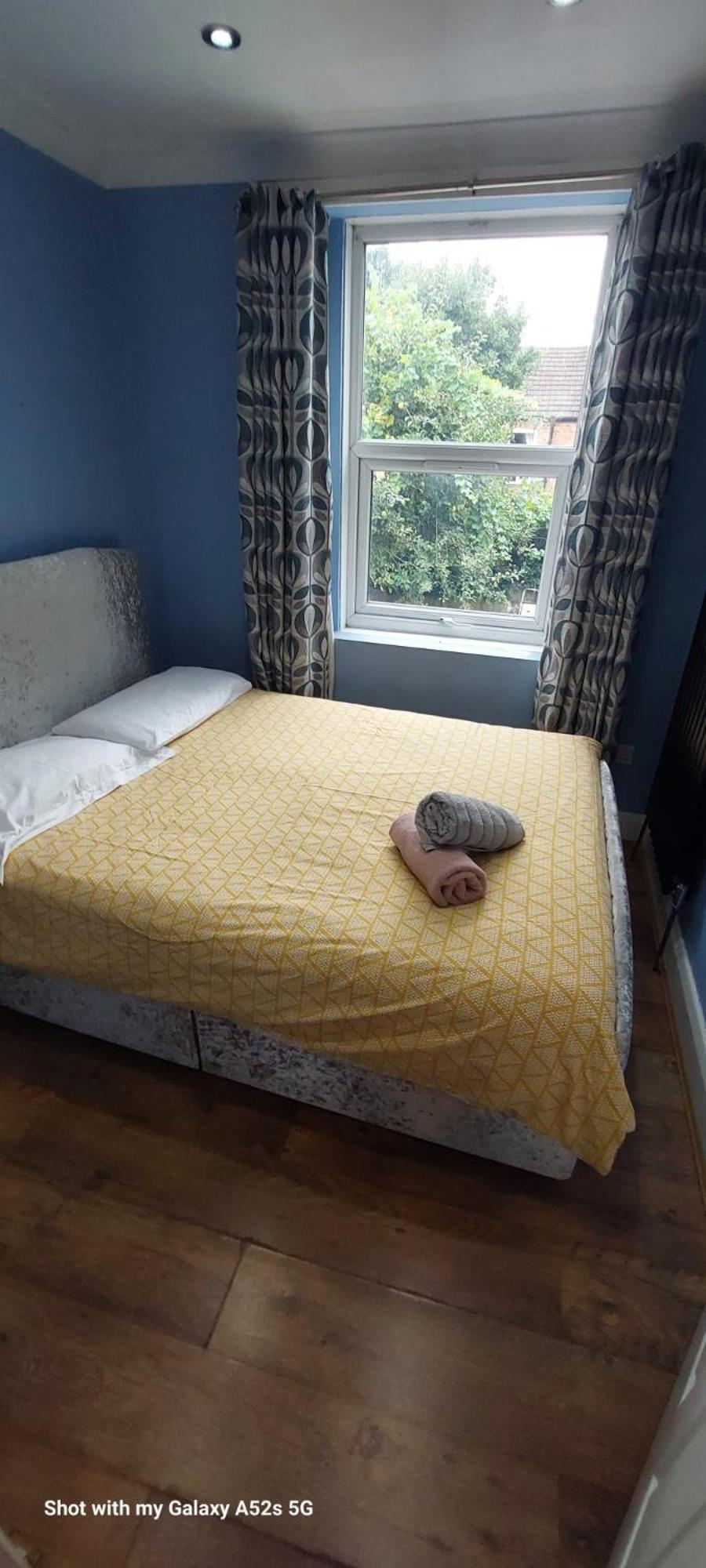 Three Bedroom House Lancaster Road Ferienhaus London