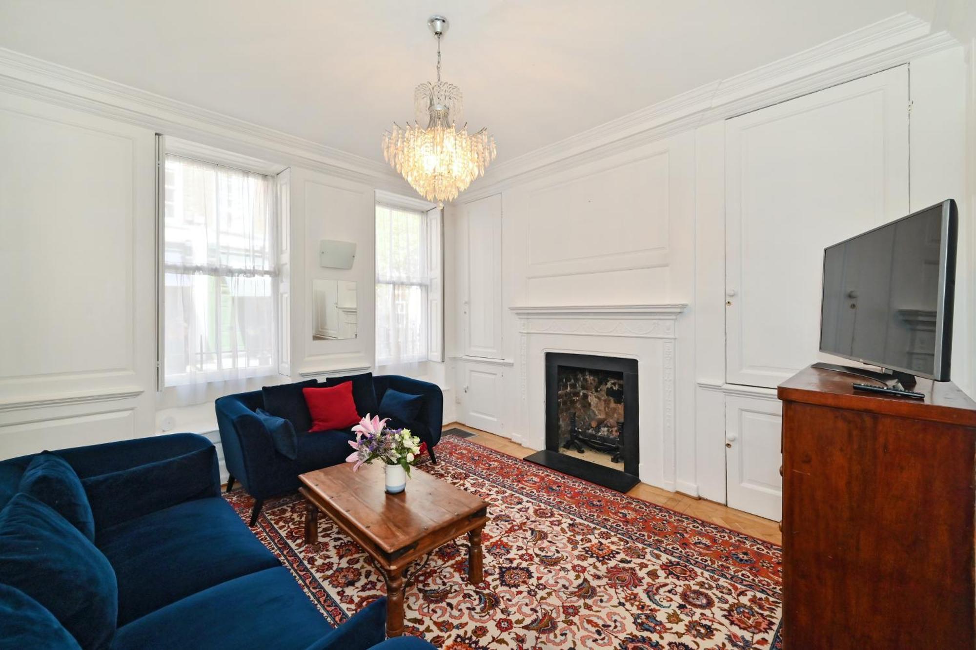 Spacious Soho On Quaint Cobbled Street Apartment London