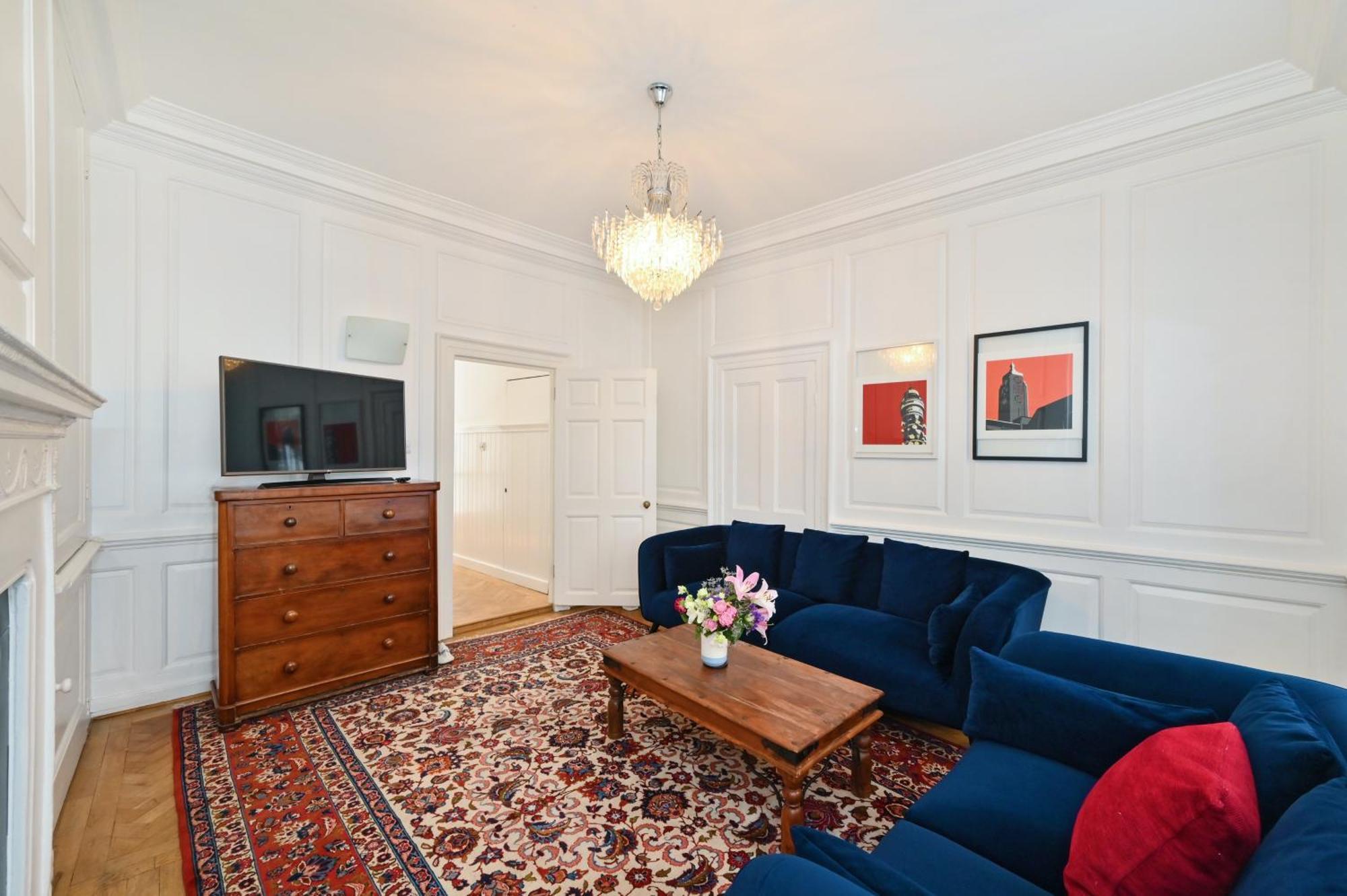 Spacious Soho On Quaint Cobbled Street * London