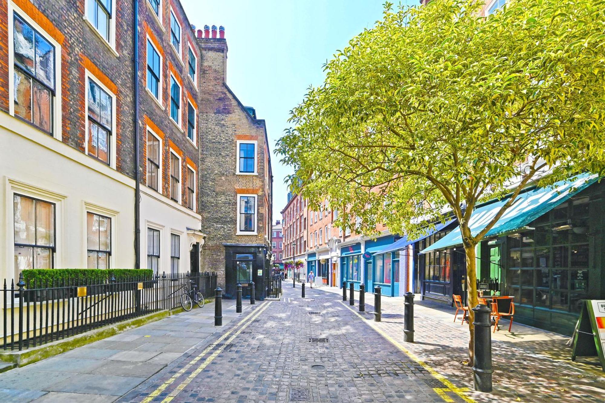 Spacious Soho On Quaint Cobbled Street Apartment