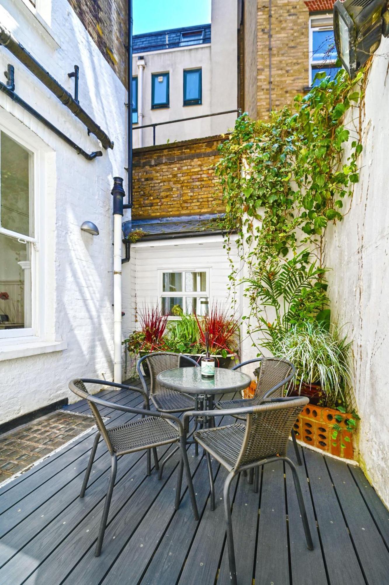Apartment Spacious Soho On Quaint Cobbled Street London