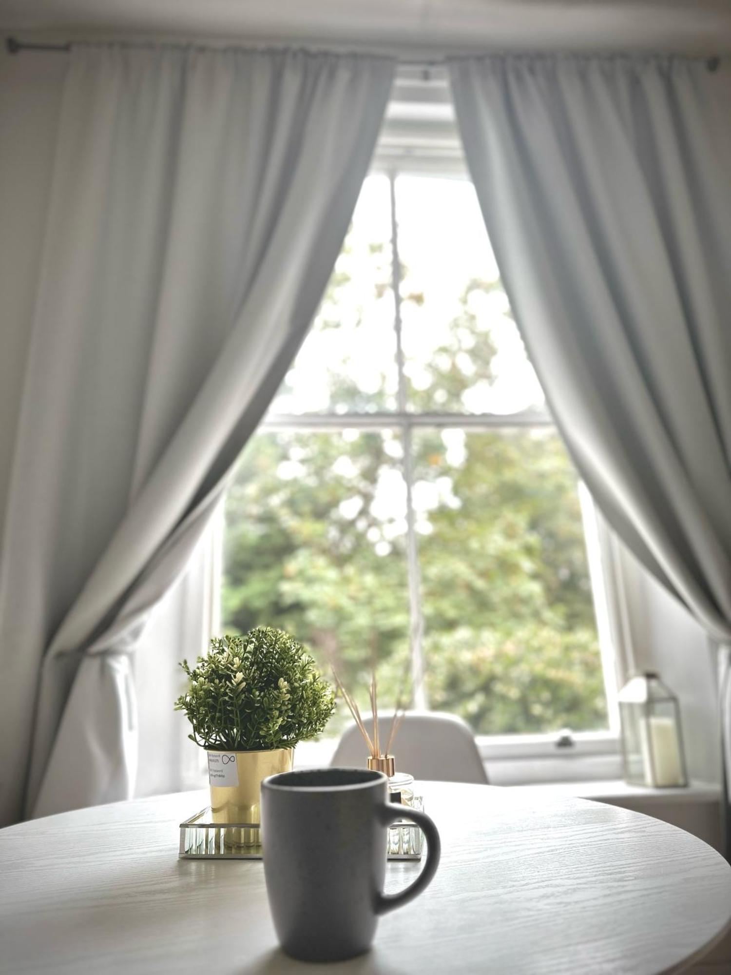 Oval Apartment *