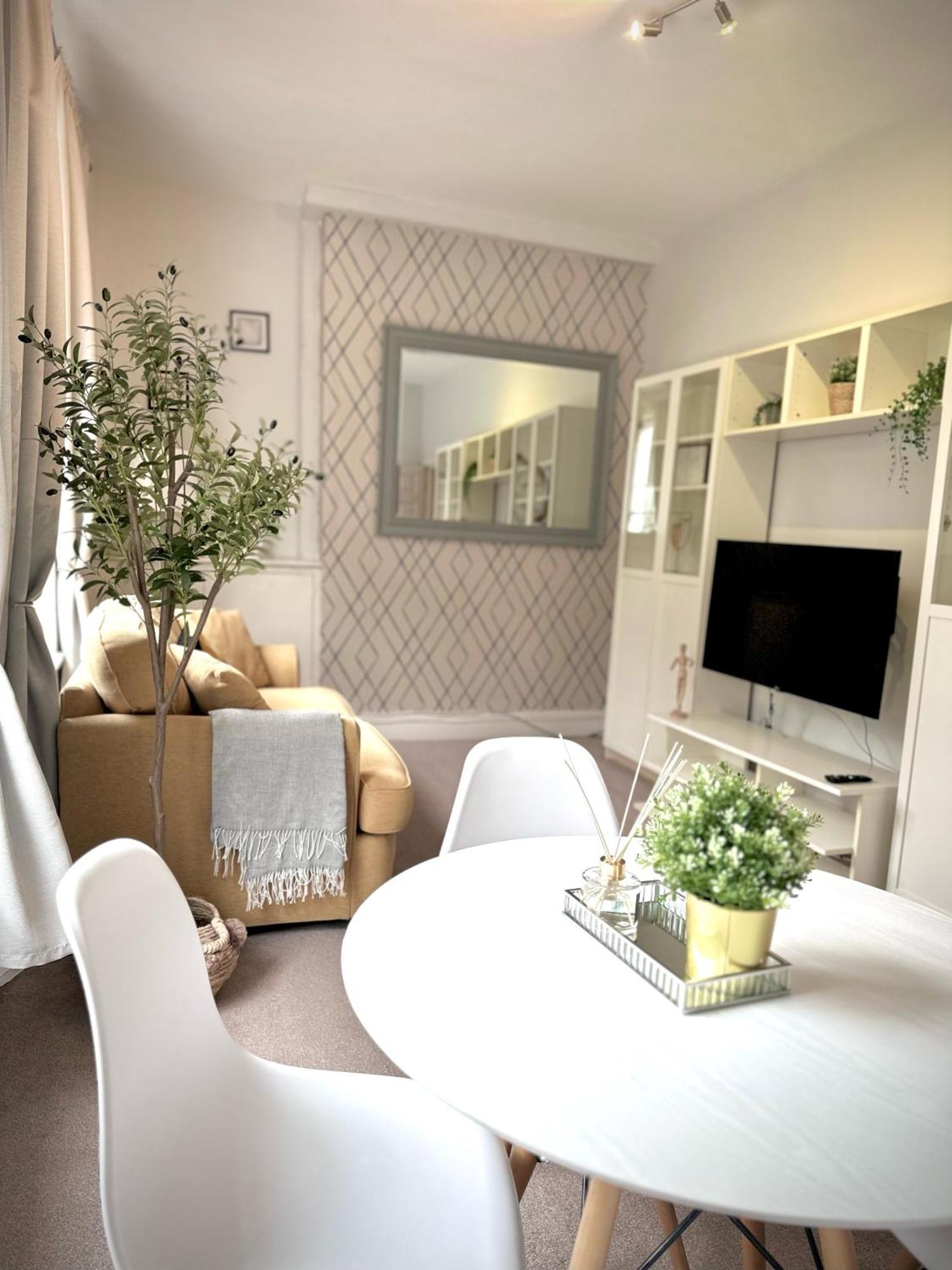 Apartment Oval London