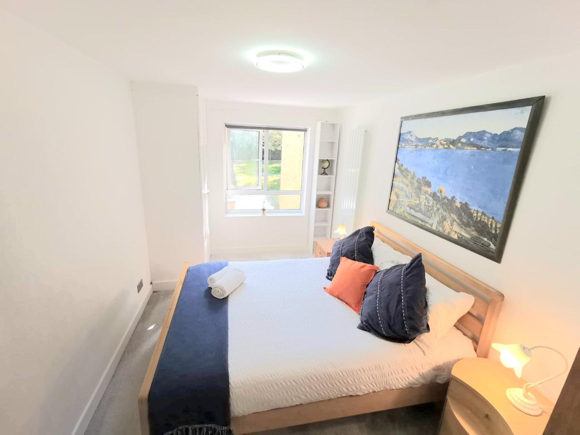 Free Parking - 4 Bed - 3 Bath - Sofa Bed - Digital Lock Entry Holiday home