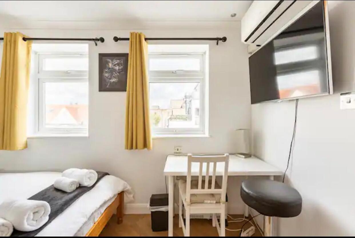 Apartment Stunning 2 Bedrooms, 2 Bathrooms Flat.